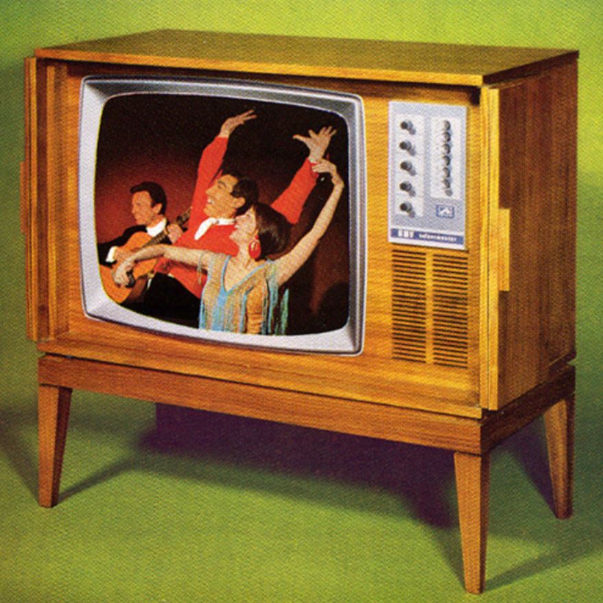 Игры делать телевизоры. Старинный телевизор. Ретро телевизор. Телевизор под старину. Телевизор в стиле ретро.